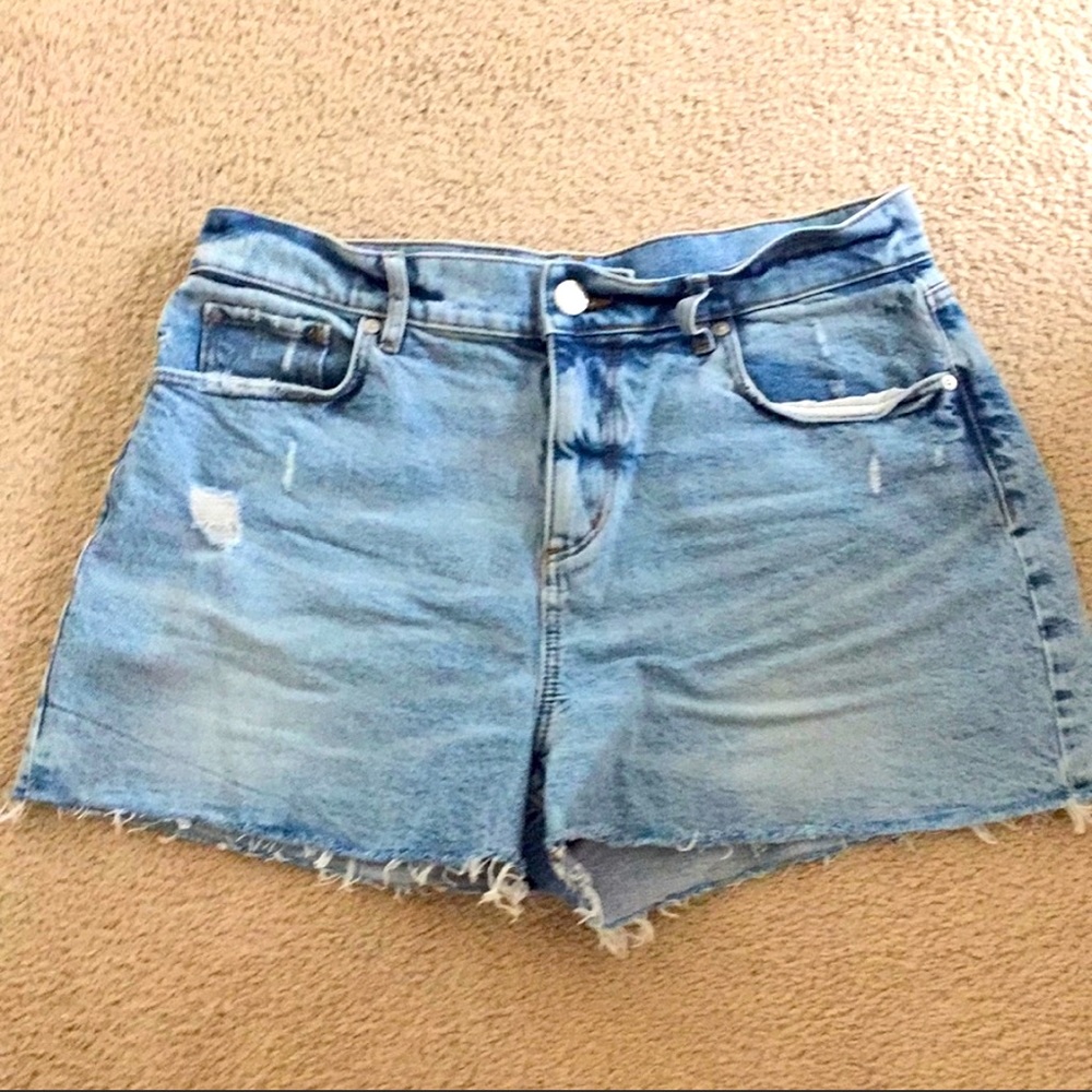 Like New! Ann Taylor Loft Denim Cutoff Shorts in Size 4/27 Curvy